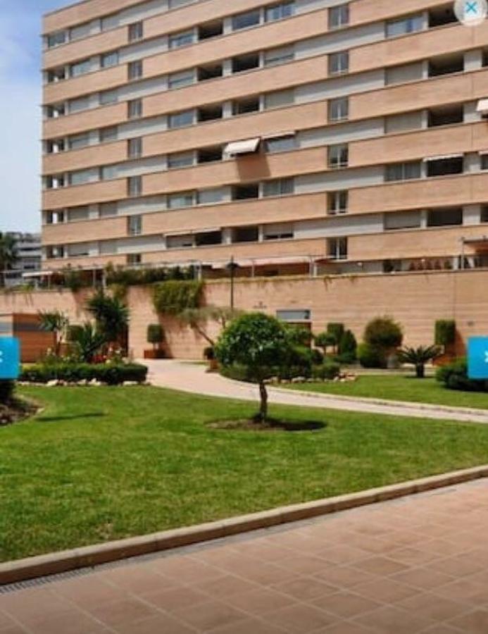 Apartment Plaza De La Solidaridad Malaga Luaran gambar